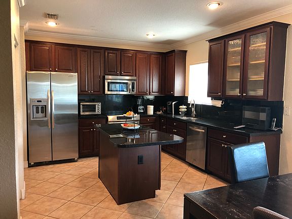 Granite/Stainless Kitchen 