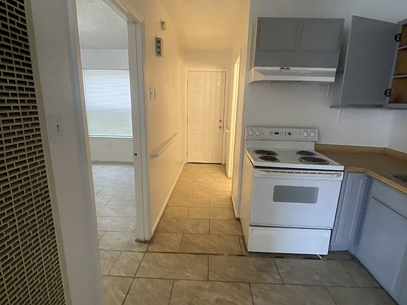 3rd image of 408 Texas St NE #B