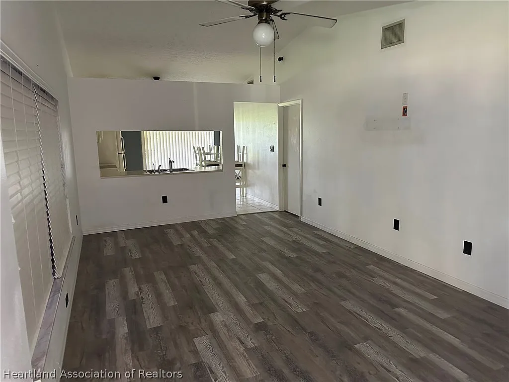 2 bed, 2.0 bath, 1016 sqft, $1,400 — Photo 2