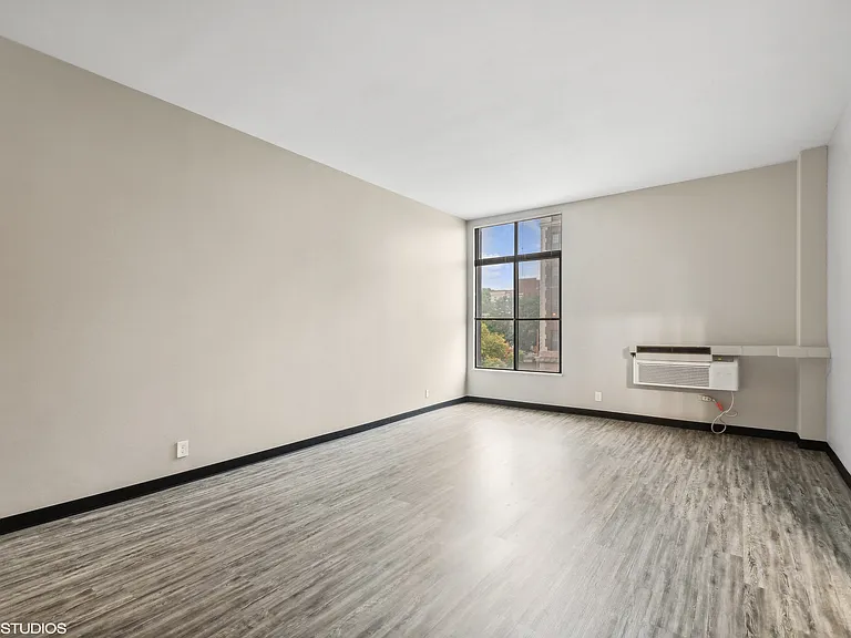 Delmar Loop Apartments — Photo 5