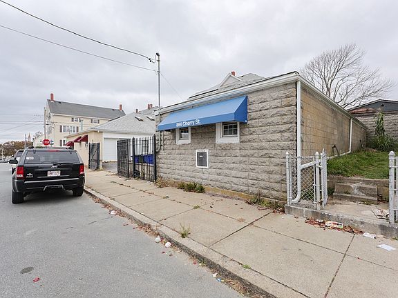 3rd image of 884 Cherry St