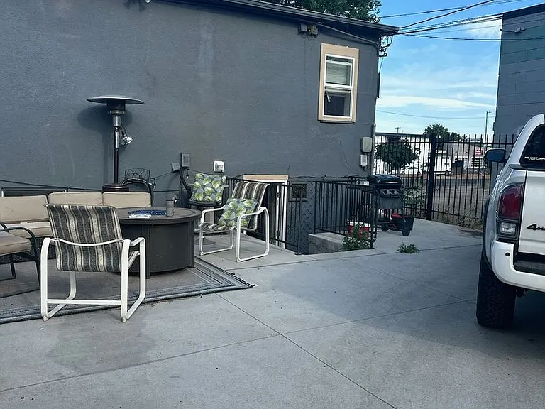 4064 S Broadway — Photo 9