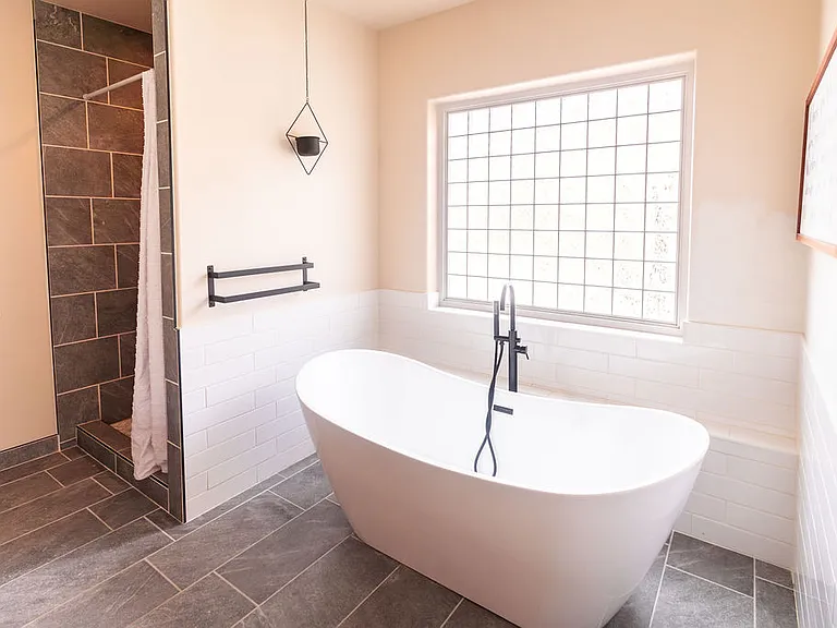 13431 Canyon Rd — Photo 34