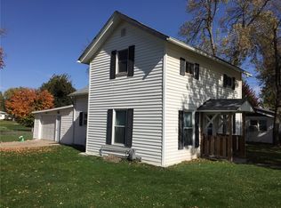 715 W 9th St, Vinton, IA 52349