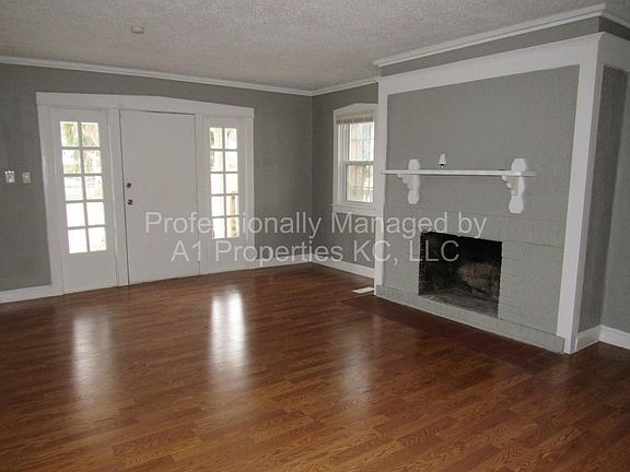 3rd image of 2200 E 70th Ter