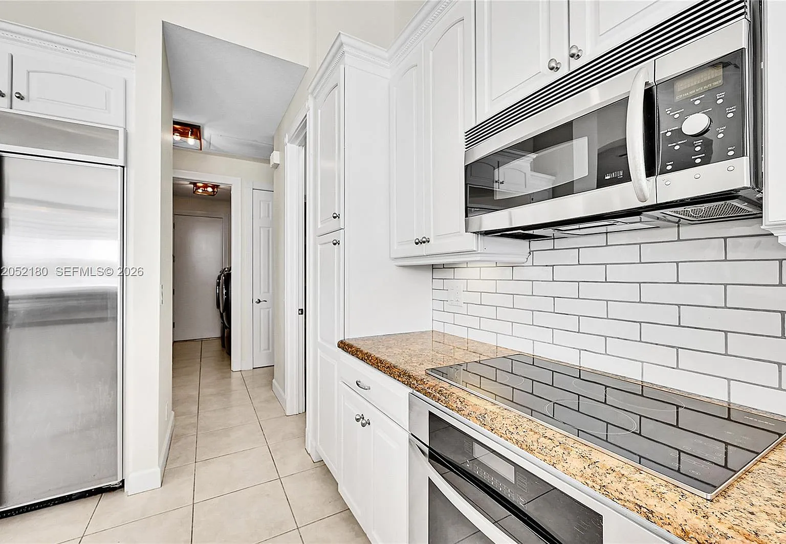 5 bed, 3.5 bath, 2767 sqft, $8,000 — Photo 2