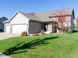 619 S Pointe Ct SW, Rochester, MN 55902