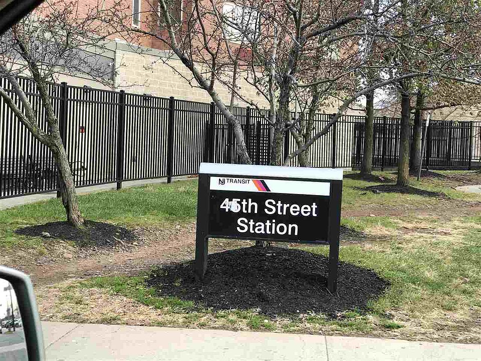 2nd image of 673 675th Ave E