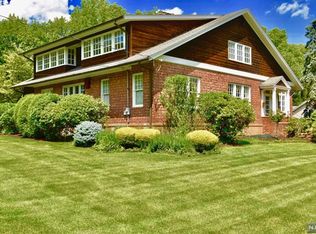 11 Willis Dr, Closter, NJ 07624