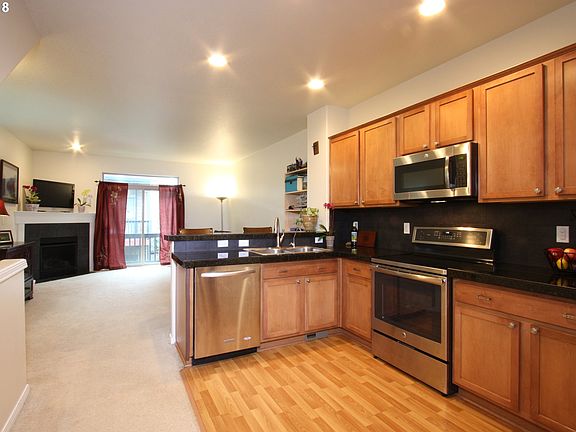 4th image of 1422 NE Redspire Ln