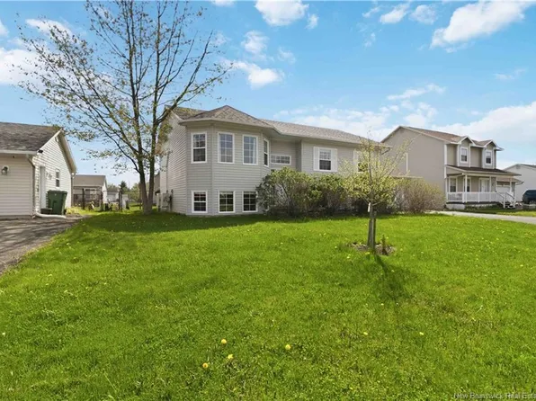 38 Ripley St, Oromocto, NB E2V 4P8