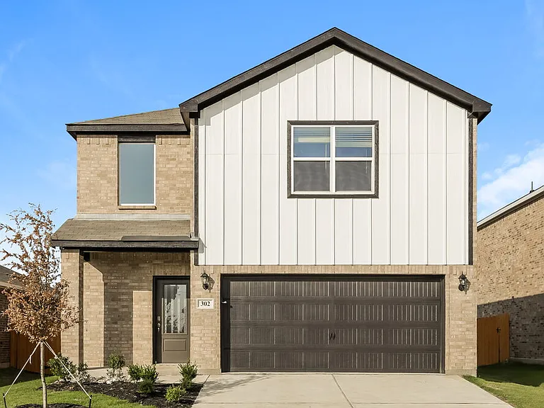302 Patton Ln — Photo 1