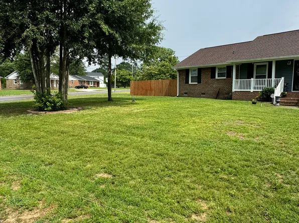503 Hidden Valley Dr, Fayetteville, NC 28311