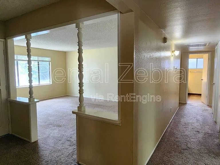 543 Kathryn Ct — Photo 2