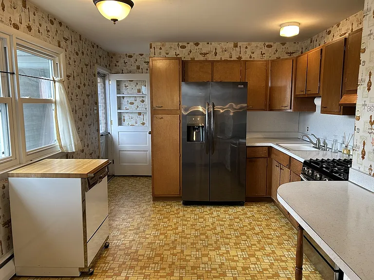 Maplewood Dr — Photo 21