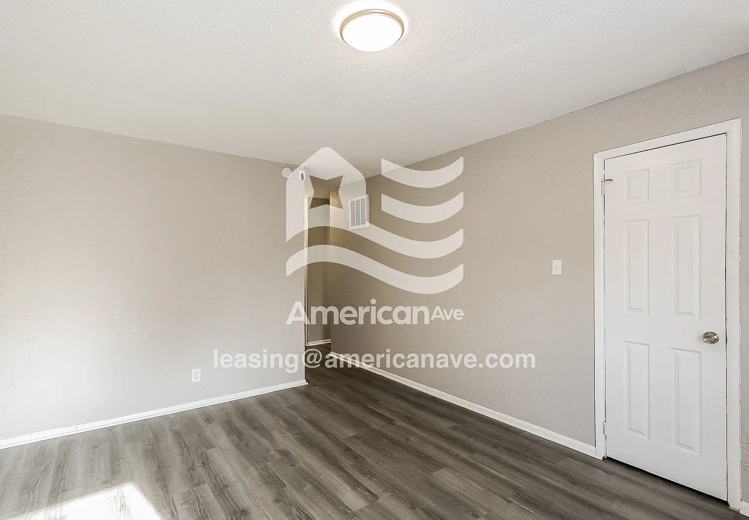 3 bed, 1.0 bath, 1014 sqft, $1,034 — Photo 3