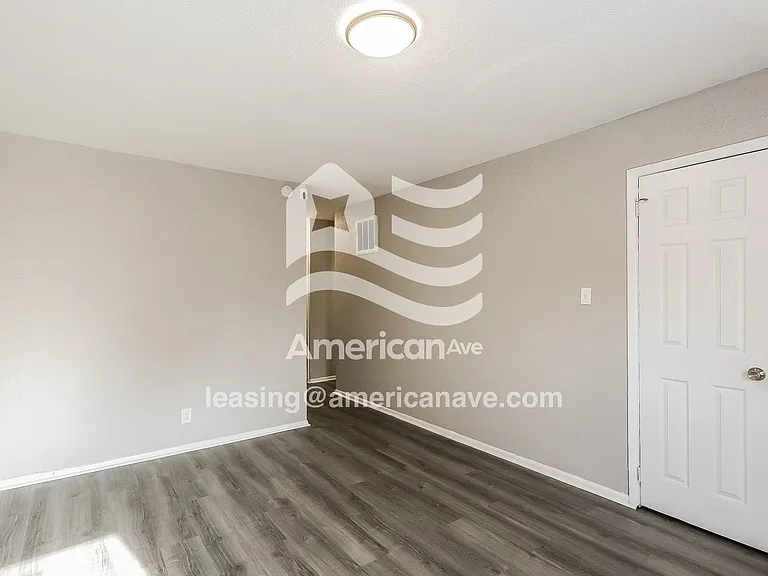 873729_003_wm_-_living_room_13402562.jpg