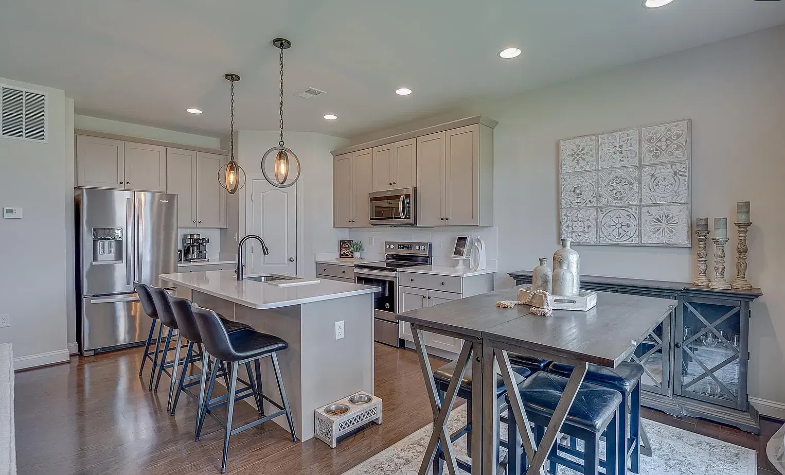 3 bed, 2.5 bath, 1500 sqft, $2,380 — Photo 4