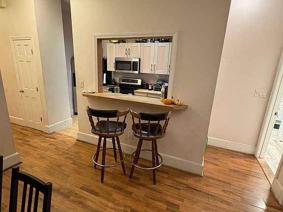 3rd image of 860 Huntington Ave #1