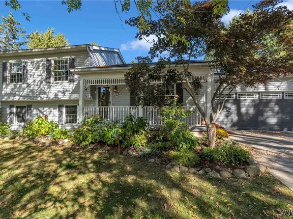 1943 N Forest Rd, Getzville, NY 14068