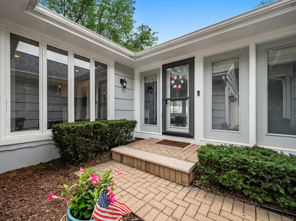 6379 Holly Ct, Lisle, IL 60532