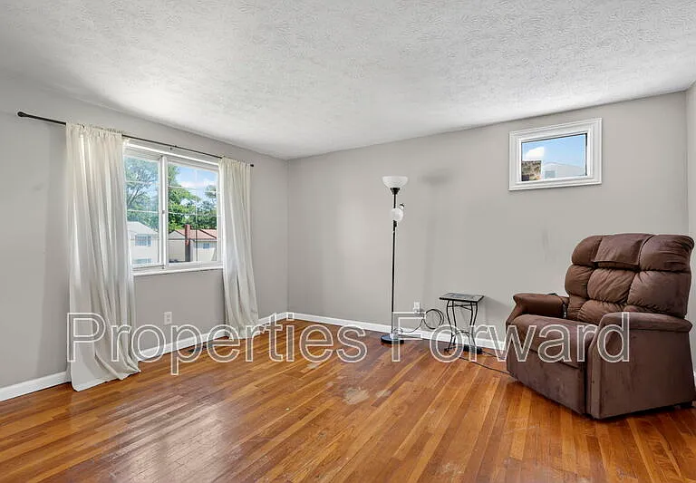 873 Allison Dr — Photo 5