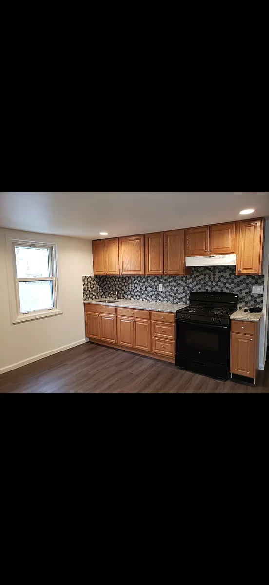 Building Photo - 122-124 Beech St #2
