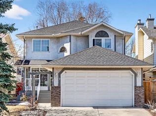 29 E Sundown Way SE, Calgary, AB T2X3B8