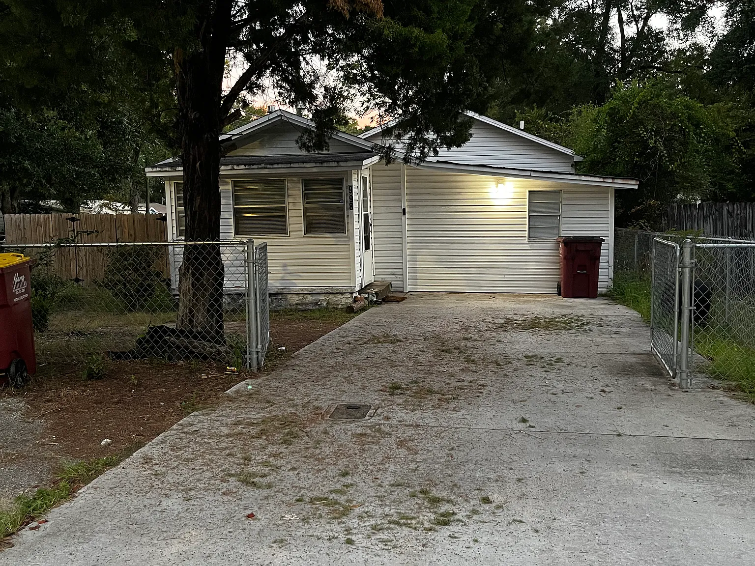 3 bed, 1020 sqft, $1,300 — Photo 1