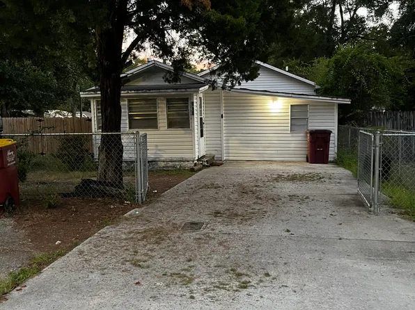 998 W Walnut Ave, Crestview, FL 32536