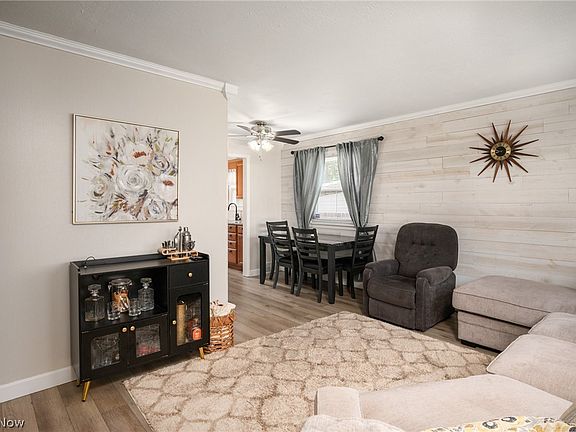 2nd image of 27030 Farringdon Ave