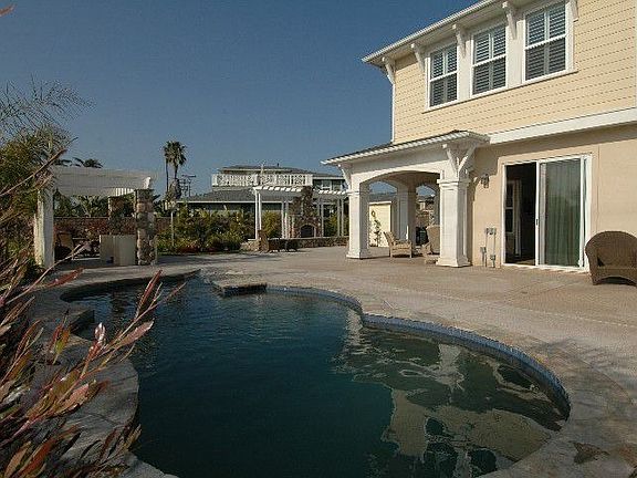 Wonderful Beach Entry Pool