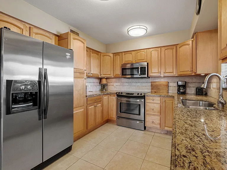 4850 NE 25th Ave W #WEST — Photo 13