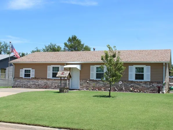 2518 Spruce Dr, Woodward, OK 73801