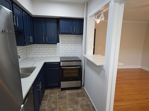 5th image of 720 W 38th St #9B