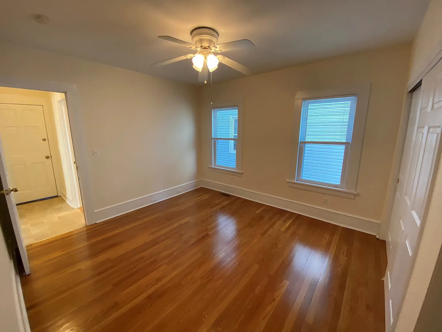 2 bed, 950 sqft, $2,100 — Photo 2