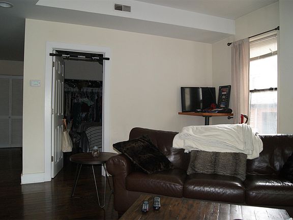 3rd image of 2949 N Wolcott Ave #1