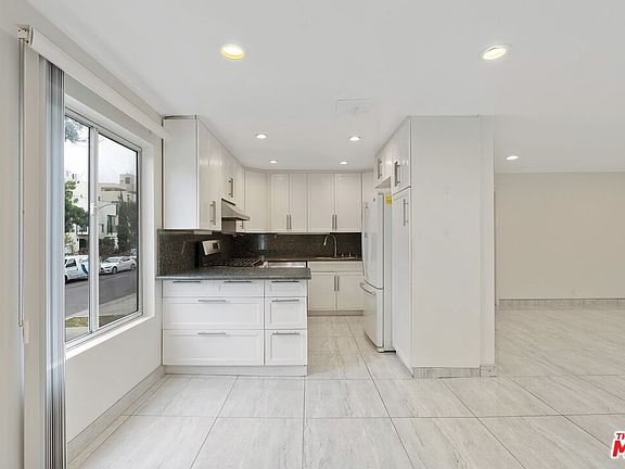 4th image of 328 S Elm Dr #1
