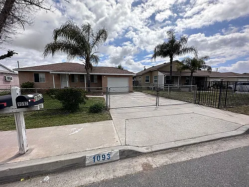 1093 Johns Rd Photo 1