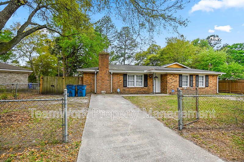 1st image of 4467 Donwood Cir