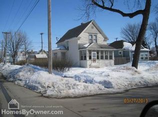 830 N 4th St, Grand Forks, ND 58203