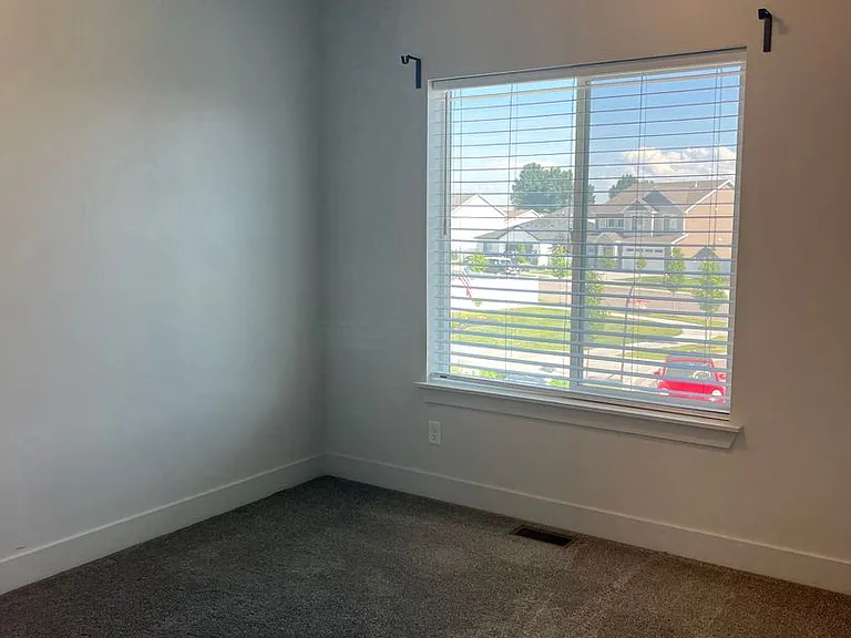 835 S 2380 W — Photo 41