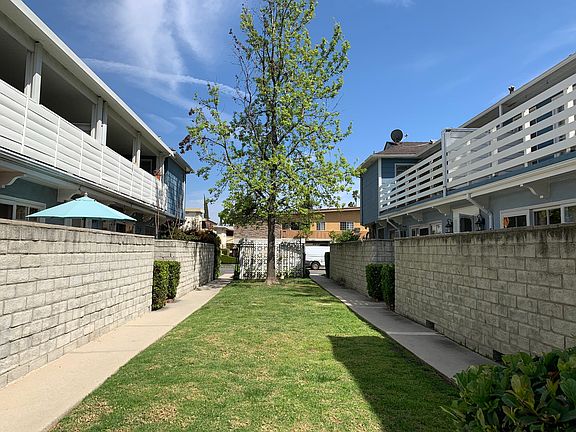 2nd image of 4541 Hazeltine Ave