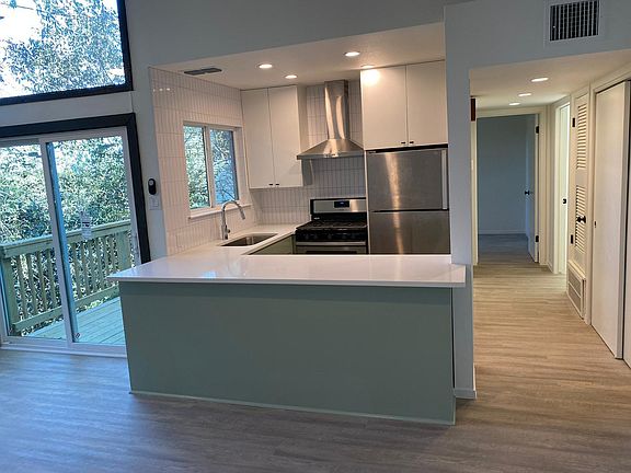 5th image of 2210 Trailside Dr #B