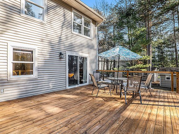 4th image of 622 Cedar Pines Dr NE