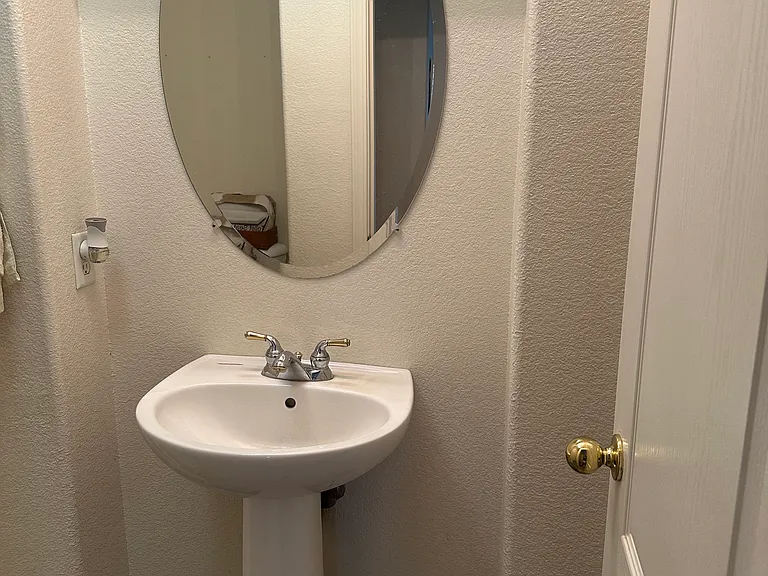 725 W Fremont Ave — Photo 5