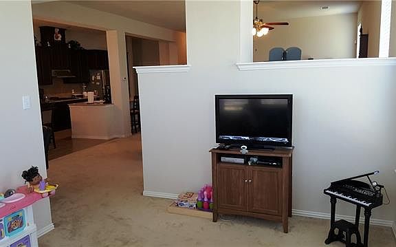 4th image of 807 Waller Dr