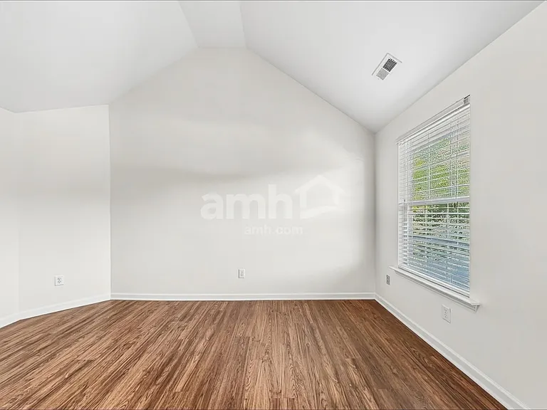 1010 Golden Crest Dr — Photo 10