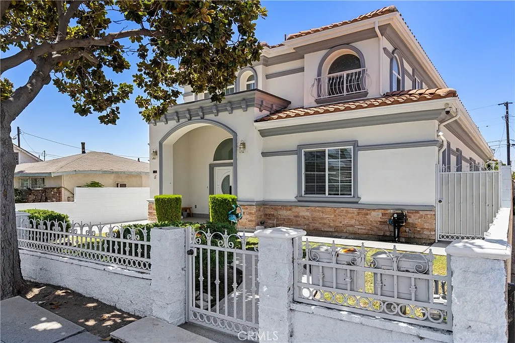 4 bed, 2300 sqft, $4,900 — Photo 3