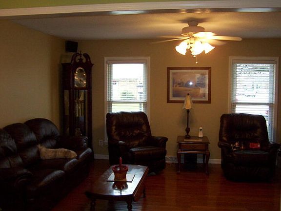 3rd image of 1719 Thistle Ct